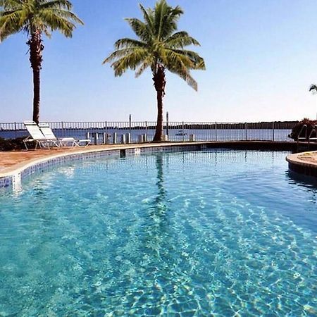 Bright Luxury Oceanfront Condo With Private Balcony And Hotel Pool St. Petersburg Exterior photo