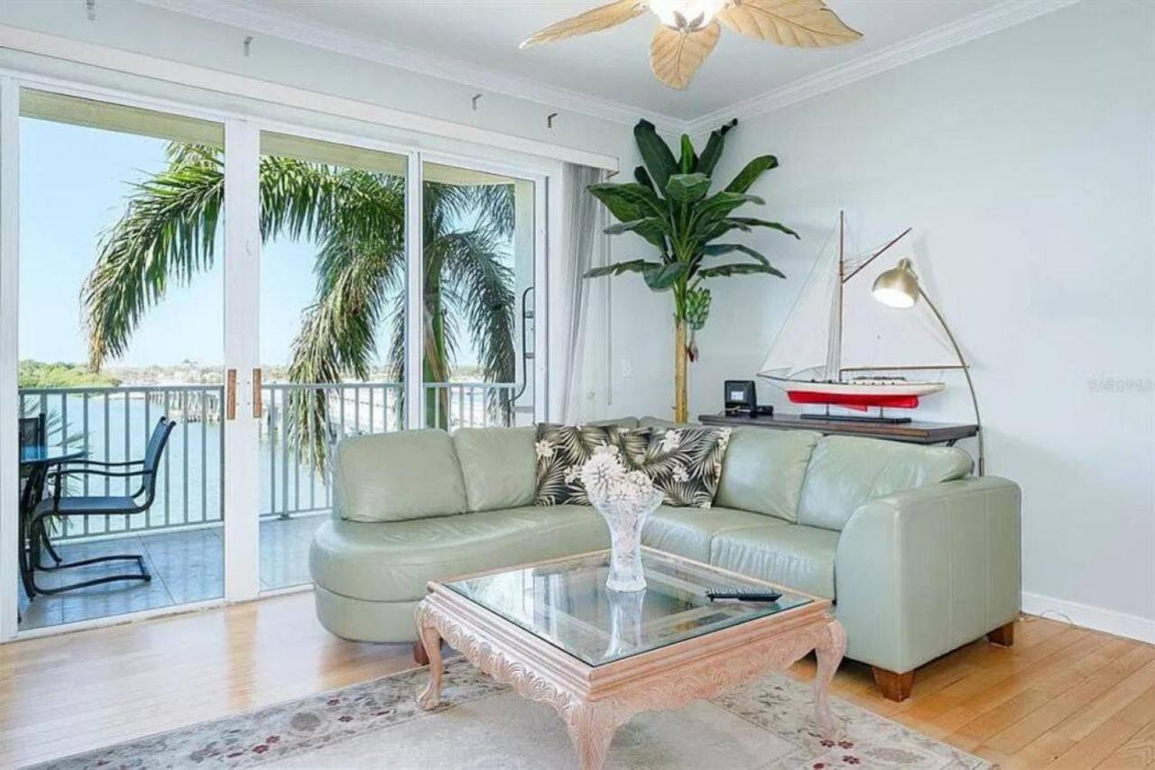 Bright Luxury Oceanfront Condo With Private Balcony And Hotel Pool St. Petersburg Exterior photo
