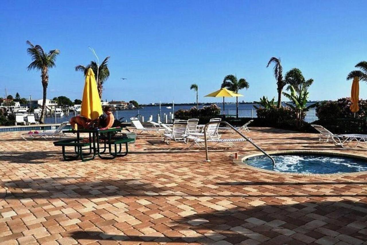 Bright Luxury Oceanfront Condo With Private Balcony And Hotel Pool St. Petersburg Exterior photo