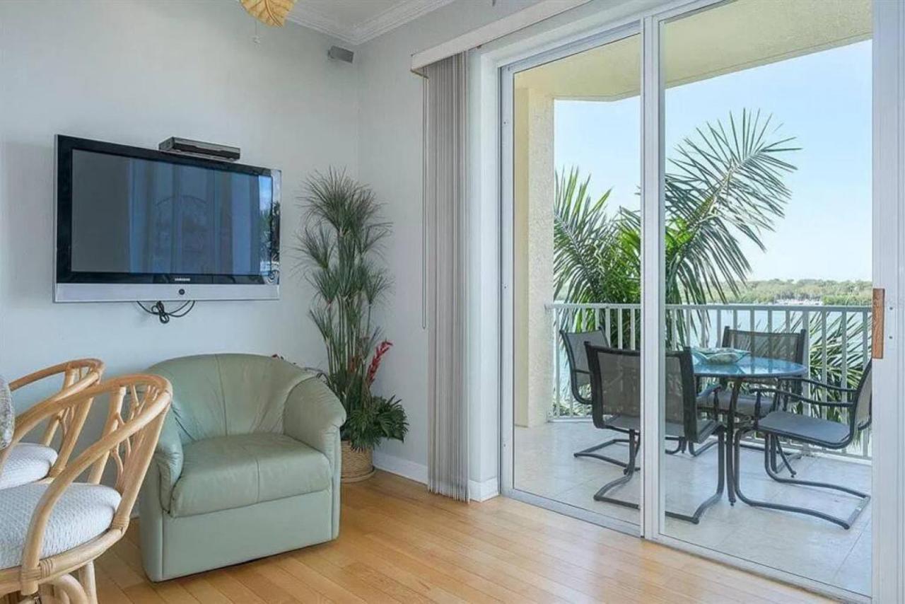 Bright Luxury Oceanfront Condo With Private Balcony And Hotel Pool St. Petersburg Exterior photo